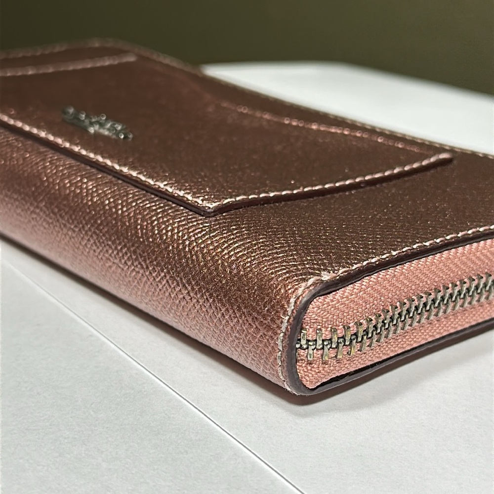 *RARE COLOR* COACH Accordion Crossgrain Leather Zip Wallet - Picture 8 of 14
